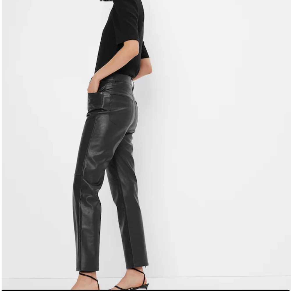 👍🩷HOST PICK🩷👍Gap Sky High Rise Cheeky Straight Vegan Leather Pants- NWT